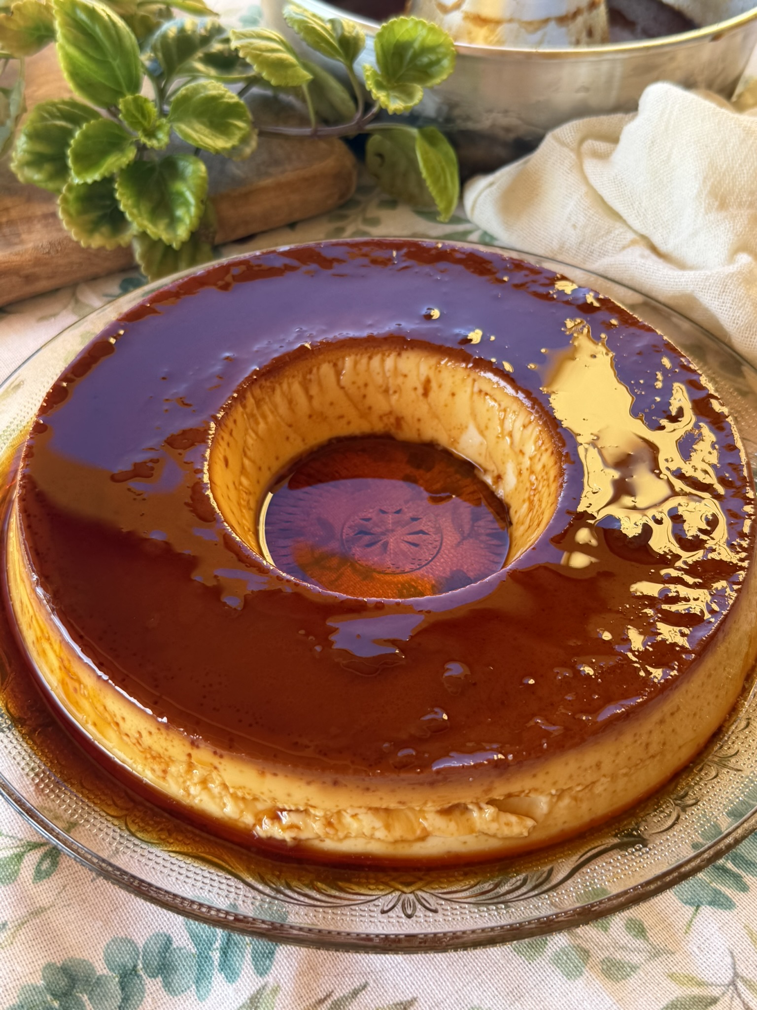 Flan de huevo casero y tradicional con caramelo.