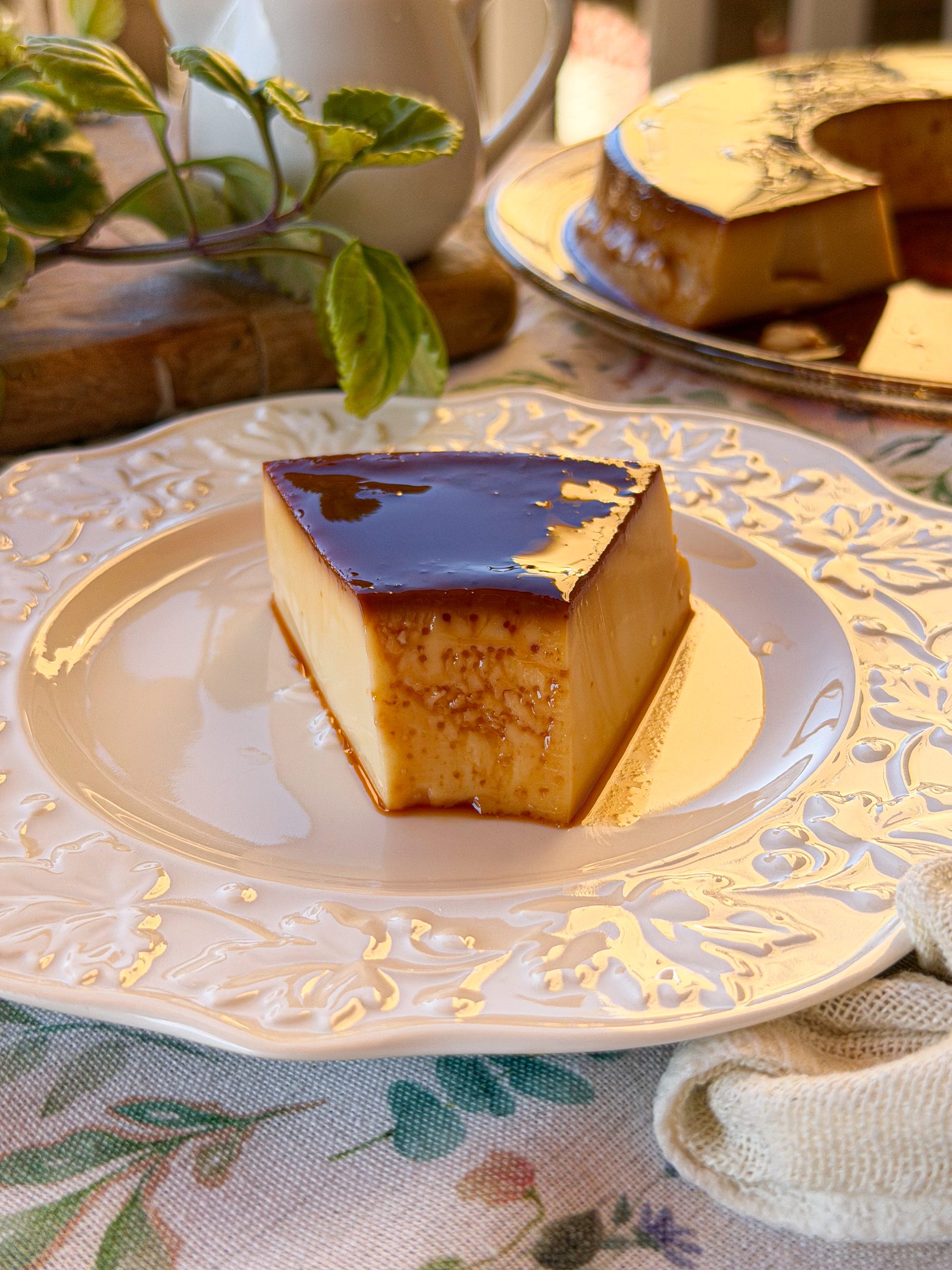 Flan de huevo casero y tradicional con caramelo.