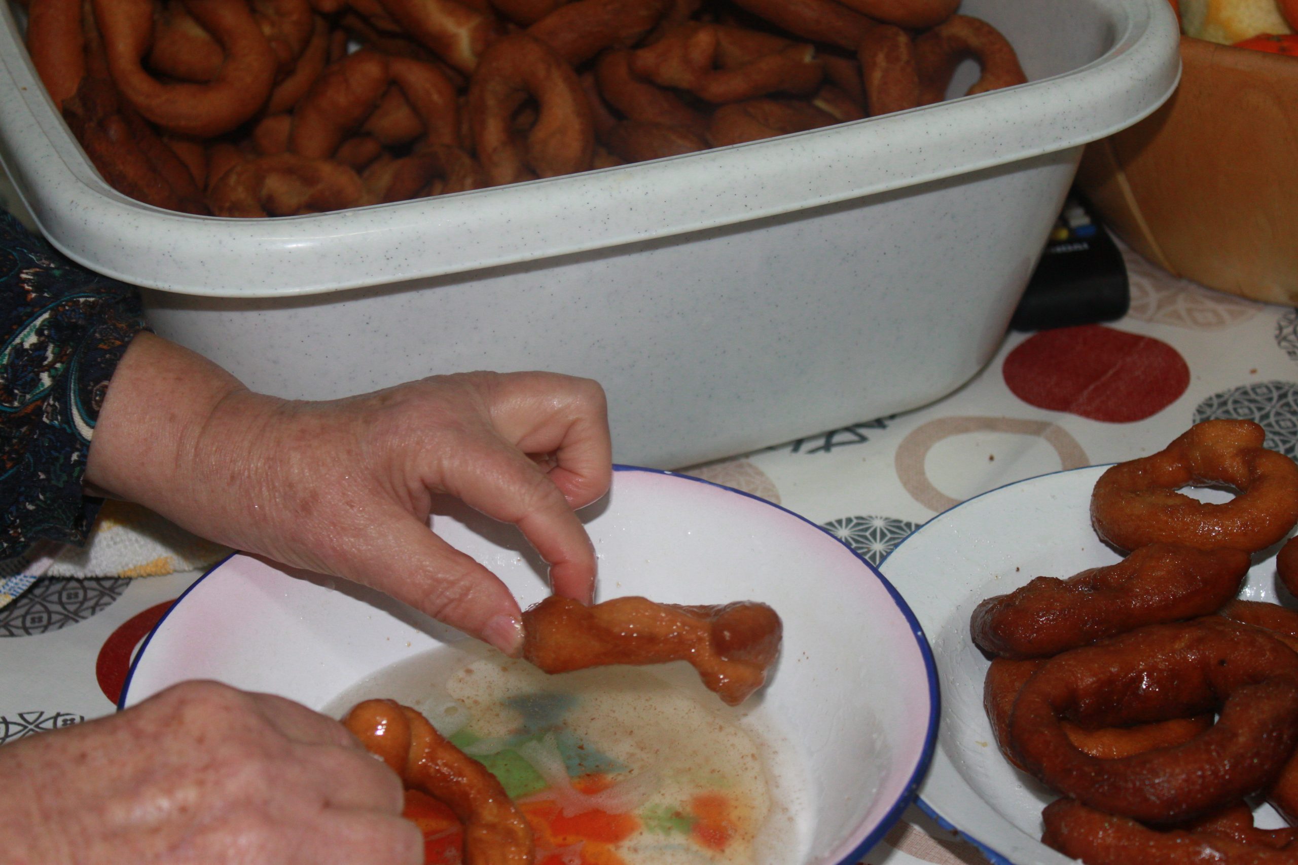 Rosco de anís bañado en el anís después de la fritura.