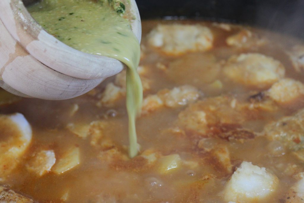 A&ntilde;adiendo la picada a la zarzuela.