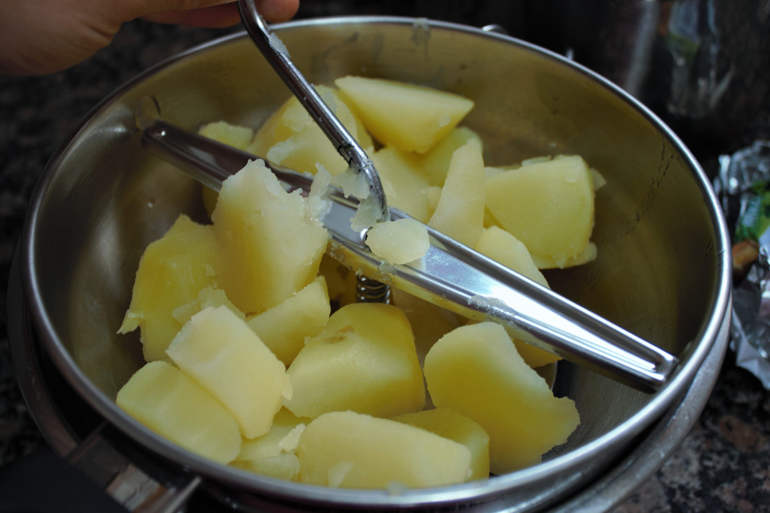 Cómo hacer puré de patata cremoso con mantequilla para pastel de carne